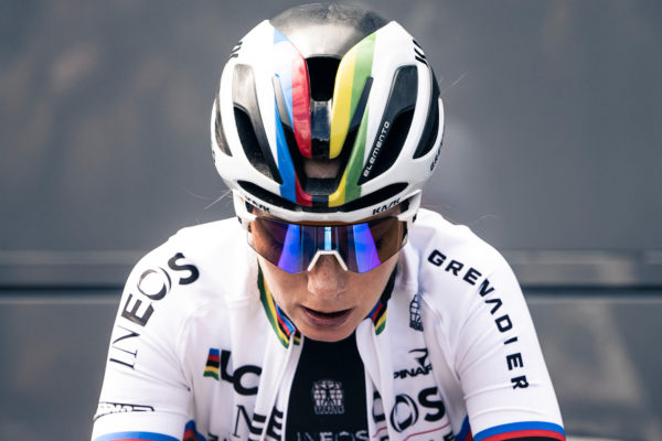 Kask predstavil novú extréme drahú prilbu Elemento z karbónu a s 3D tlačenými podložkami