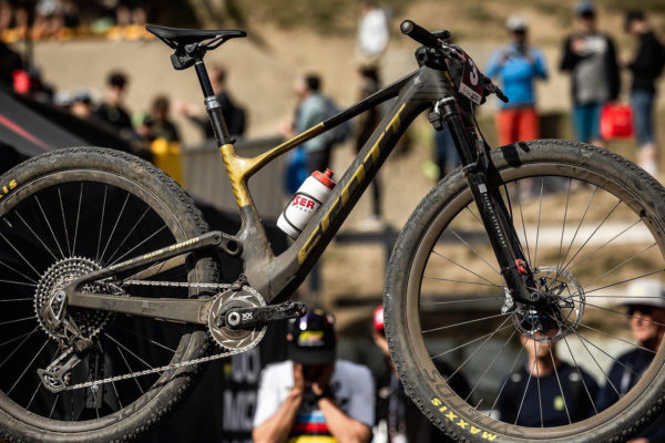 Detaily a špecifikácia nového pretekárskeho špeciálu Nina Schurtera Scott Spark RC 2023