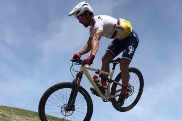 Foto: Peter Sagan sa baví na horskom bicykli na trailoch v Utahu