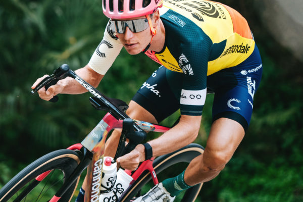 Foto: Tím EF Education predstavil unikátny dizajn dresov aj bicyklov pre Giro d’Italia 2023