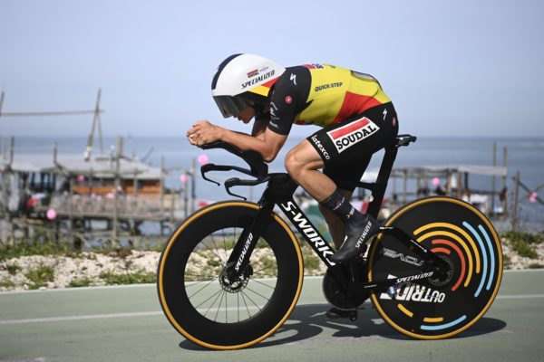 Detaily výkonu Remca Evenepoela z úvodnej víťaznej časovky na Giro d’Italia 2023