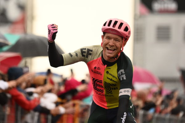 Magnus Cort vyhral z úniku chladnú a upršanú 10. etapu Giro d’Italia