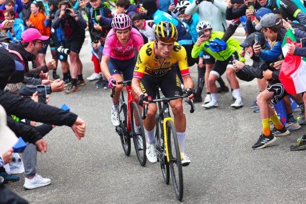 Roglič získal na Thomasa len tri sekundy, kráľovskú etapu Giro d’Italia vyhral Buitrago
