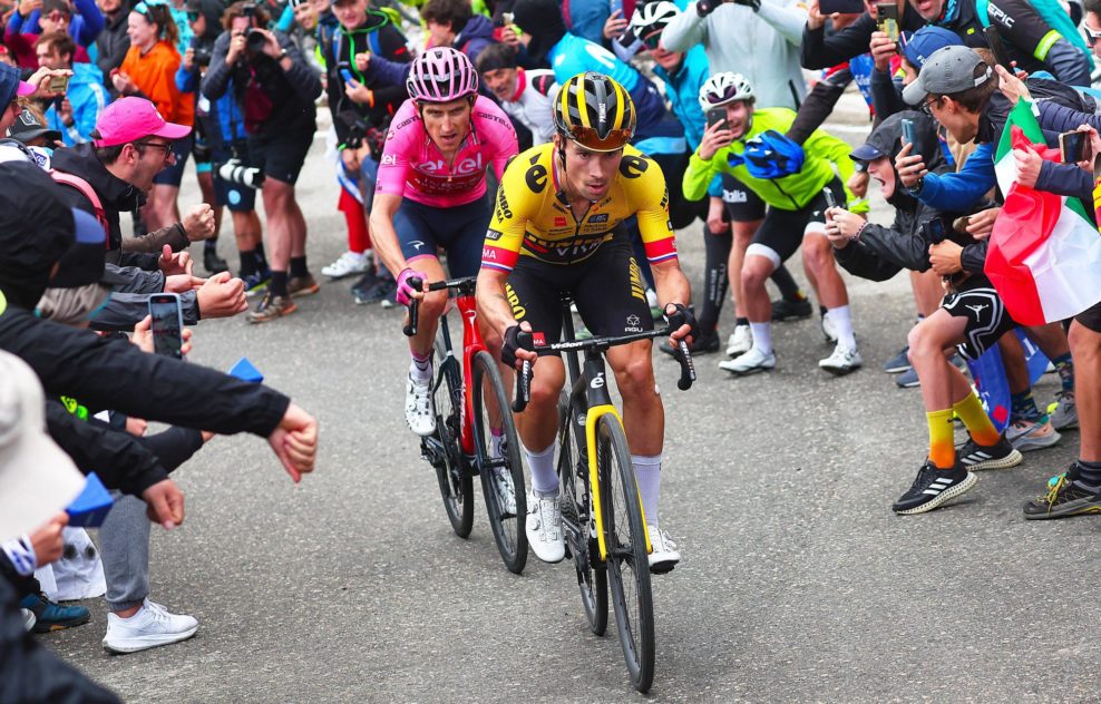 Roglič získal na Thomasa len tri sekundy, kráľovskú etapu Giro d’Italia vyhral Buitrago