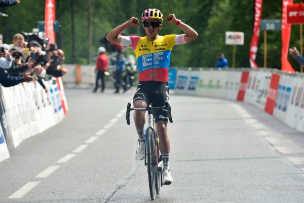 Richard Carapaz predviedol skvelú formu suverénnym víťazstvom vrchárskych pretekov vo Francúzsku