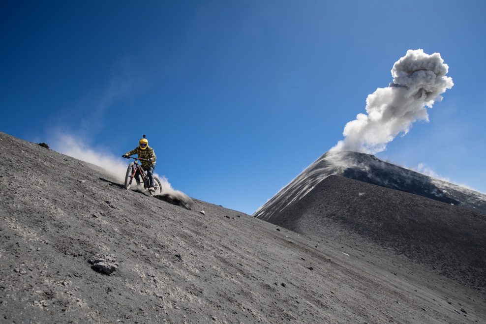 Musíte vidieť: Dokument Over The Edge zachtáva Gaspiho cestu za aktívnymi sopkami v Guatemale