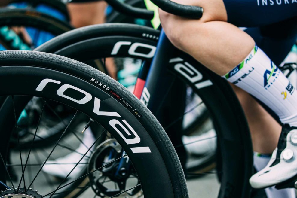 Specialized predstavil nov&eacute; univerz&aacute;lne pl&aacute;&scaron;te S-Works Mondo. Peter Sagan ich mal na Par&iacute;ž-Roubaix 2023