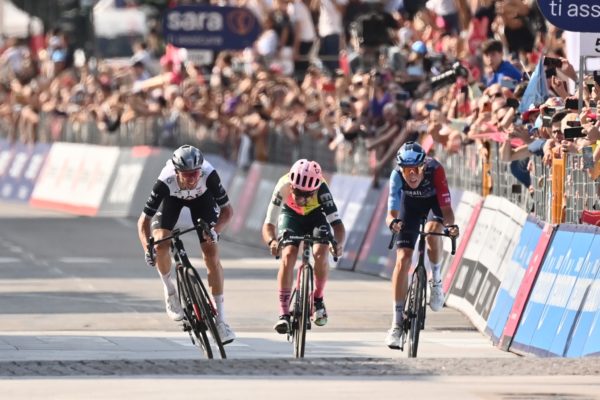 Brandon McNulty vyhral 15. etapu Giro d’Italia z úniku, v ružovom ostáva Armirail