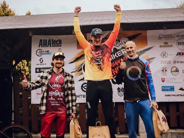 Jakub Linda a Krist&iacute;na Galu&scaron;kov&aacute; vyhrali Hornonitriansku enduro s&eacute;riu v Partiz&aacute;nskom (+gal&eacute;ria)