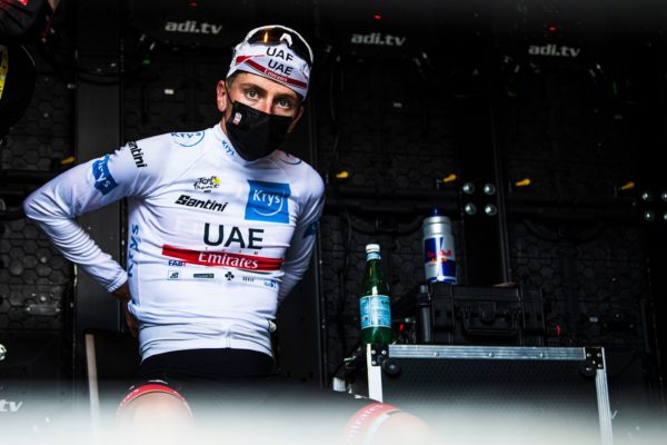 Povinné respirátory sa vrátia na Tour de France, aby obmedzili prípady COVID-19 v pelotóne