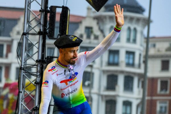Foto: Peter Sagan s tímom TotalEnergies na prezentácii Tour de France 2023