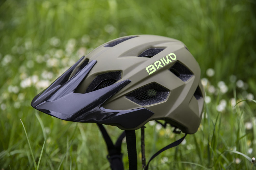 Test: Prilba Briko Akan