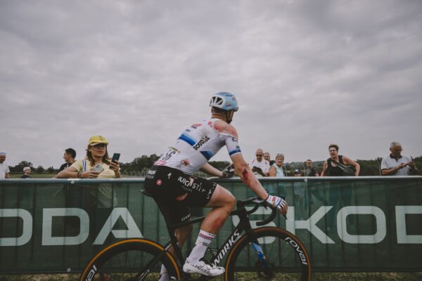 Fabio Jakobsen odstúpil z Tour de France pre zranenia, ktoré utrpel pri páde v štvrtej etape