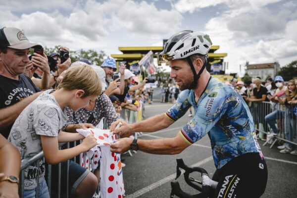 Mark Cavendish už nikdy neprekoná historický rekord na Tour de France, pri páde si zlomil kľúčnu kosť
