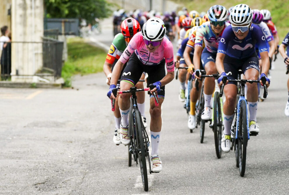 40-ročná Annemiek van Vleuten po troch víťazných etapách suverénne vedie Giro Donne