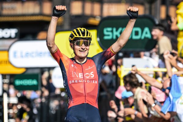 Skvelý súboj Pogačara s Vingegaardom využil Carlos Rodriguez na výhru 14. etapy Tour de France