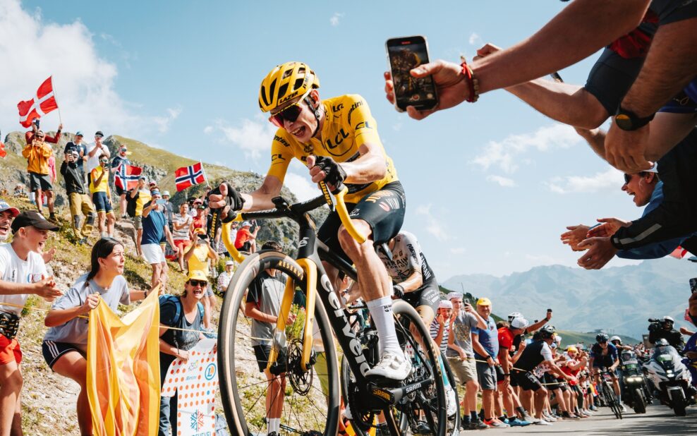 VIDEO | Jonas Vingegaard zavŕšil na Gire víťazný hetrik v etapách na všetkých pretekoch Grand Tour