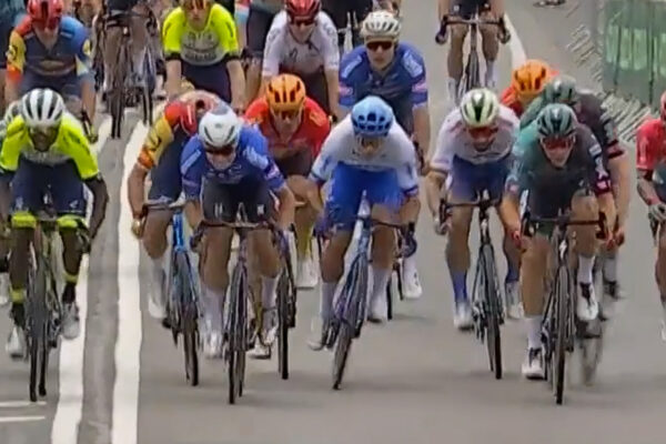Peter Sagan získal len 3 body na šprintérskej prémii v druhej etape Tour de France (+video)