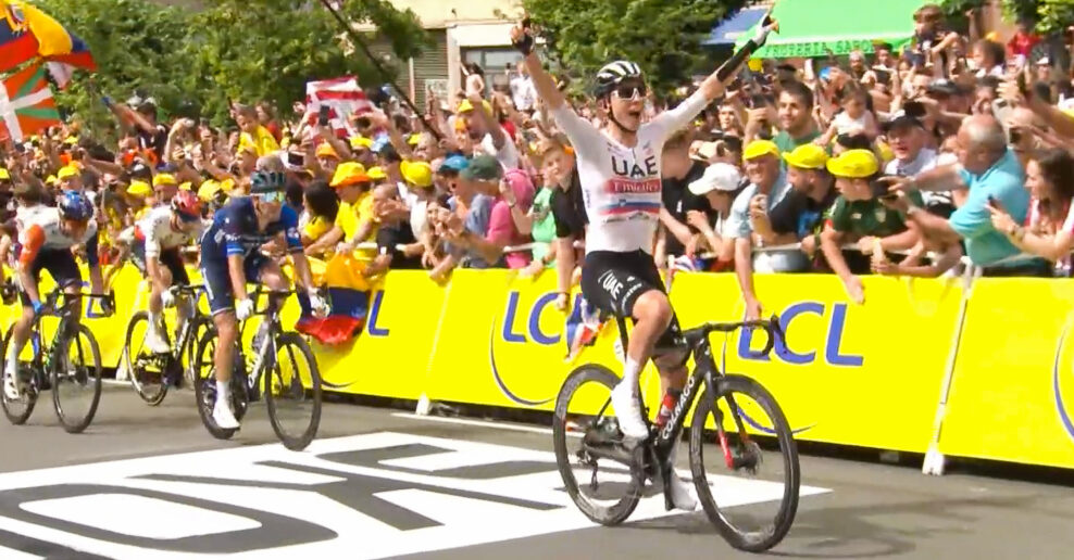 Myslel si, že vyhral? Tadej Pogačar oslavoval v cieli úvodnej etapy Tour de France