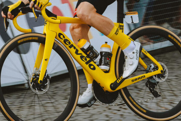Víťazný bicykel Tour de France 2023: Cervélo S5 Jonasa Vingegaarda s úzkymi plášťami, dušami a jednoprevodníkom