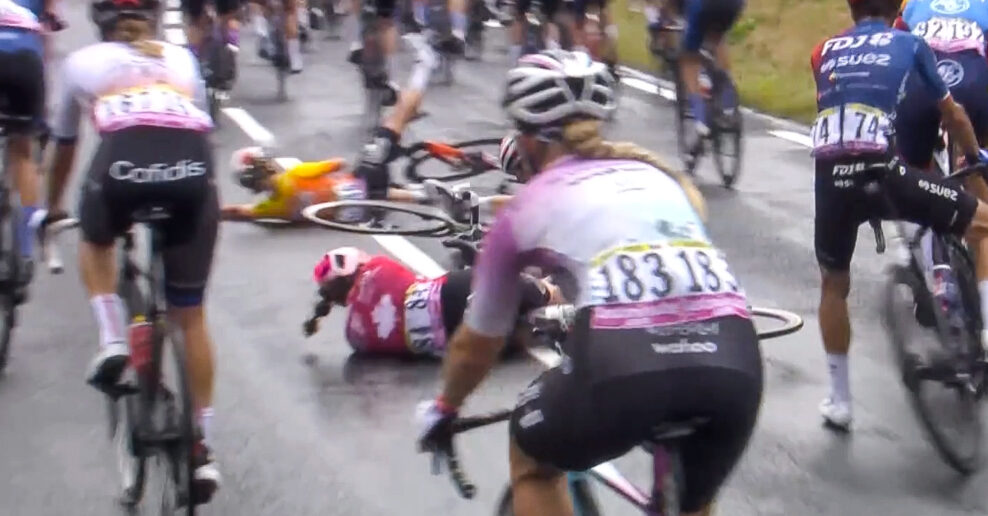 Video: Tvrdý pád Alison Jackson a ďalších pretekárok na Tour de France Femmes