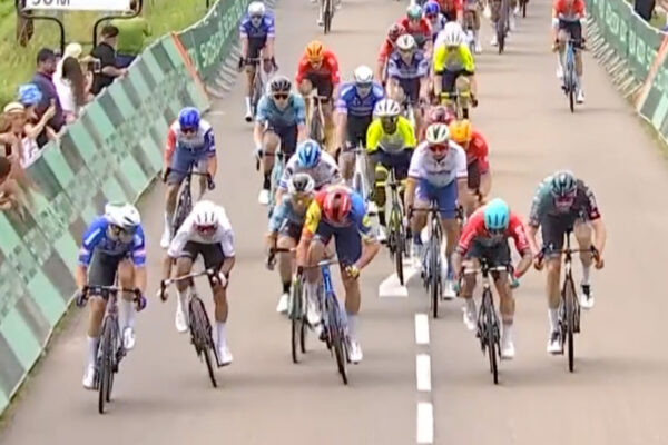 Video: Peter Sagan získal osem bodov na šprintérskej prémii v 4. etape Tour de France