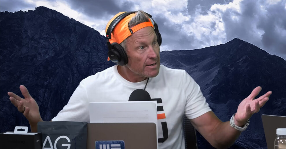 Lance Armstrong: Nechápem, prečo Vingegaard necháva svoj tím celý deň jazdiť s Pogačarom v závese