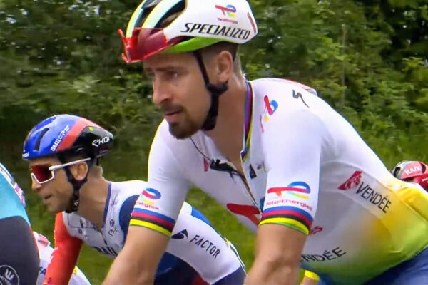 Pedersen bol na šprintérskej prémii opäť suverénne najrýchlejší, Sagan svoj šprint vypustil