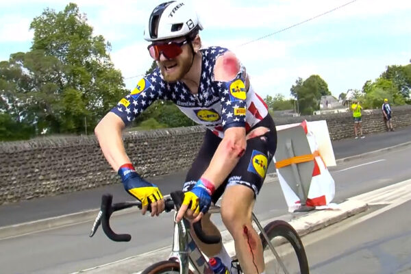 Quinn Simmons odstúpil z Tour de France pre zranenia po nepríjemnom páde vo vysokej rýchlosti