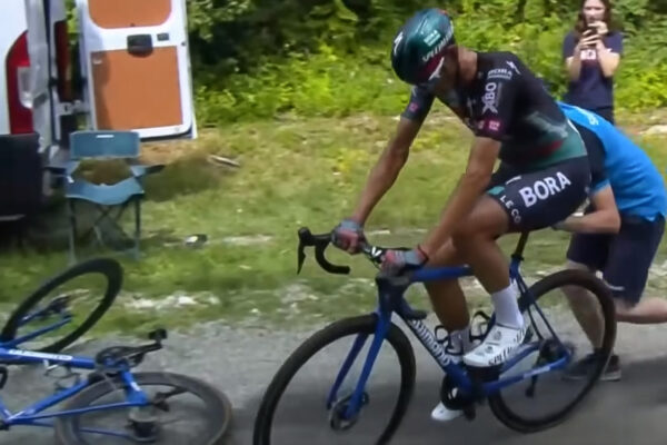  Video: Tragikomický moment, keď Shimano nedokázalo nájsť bicykel pre Nilsa Politta na Tour de France