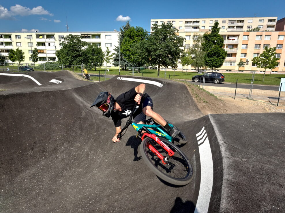 Trnavsk&yacute; pumptrack je od dnes pr&iacute;stupn&yacute; verejnosti (+gal&eacute;ria)