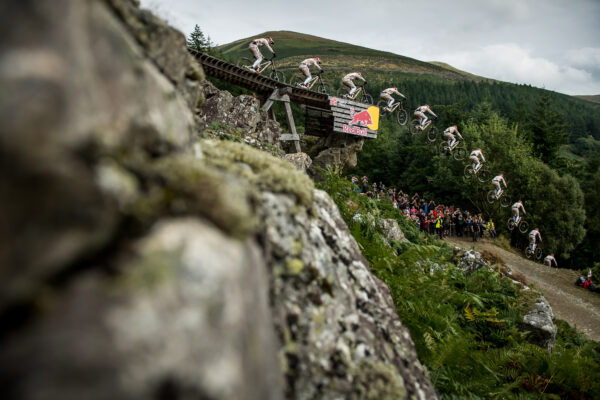 Red Bull Hardline je jeden z najextrémnejších zjazdov s účasťou top svetových jazdcov (+video)