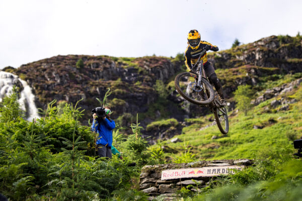 Video: Red Bull Hardline 2023 v podaní tých najodvážnejších dievčat (+galéria)