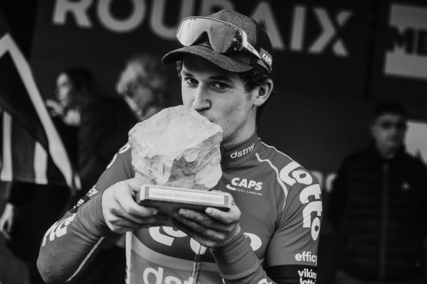 Len 22-ročný talentovaný belgický cyklista Tijl De Decker zomrel po nehode počas tréningu