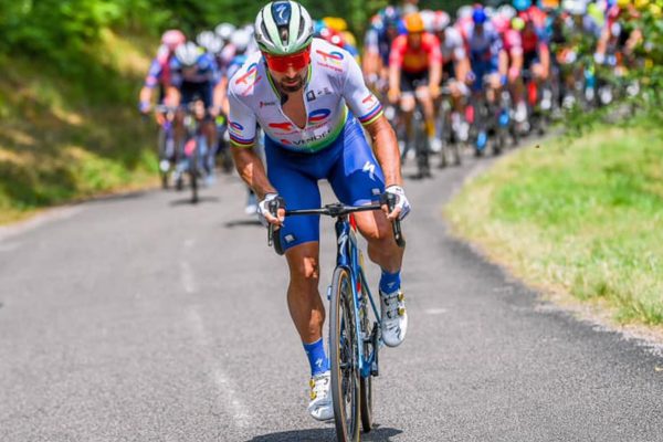 Peter Sagan neodštartuje na Vuelte, lídrami TotalEnergies budú Pierre Latour a Steff Cras