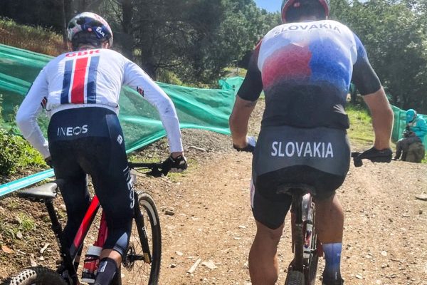 Peter Sagan a Tom Pidcock potvrdili, že odštartujú aj na krátkom šprinte XCC