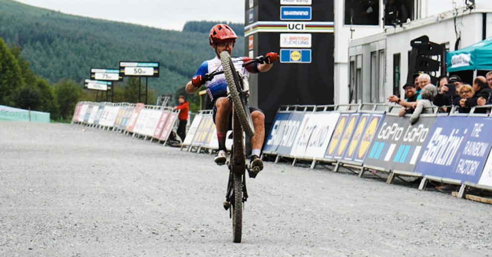 Martin Knapec využil zjazdárske skúsenosti a skončil štrnásty na Majstrovstvách sveta v horskej cyklistike E-MTB