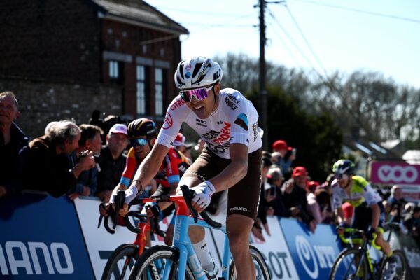 Jazdec AG2R Citroën mal pozitívny test na tramadol, diskvalifikovali ho z Giro d’Italia