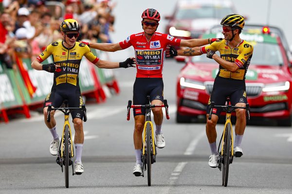 Víťazi Tour, Gira a Vuelty sa stretnú na pódiu v Madride. Sepp Kuss sa stane víťazom Vuelta a España 2023