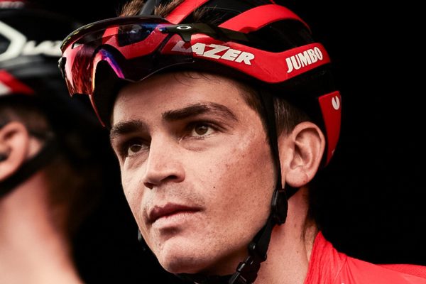 Sepp Kuss a Remco Evenepoel ukázali na Vuelte prototypy nových odvetraných okuliarov Oakley