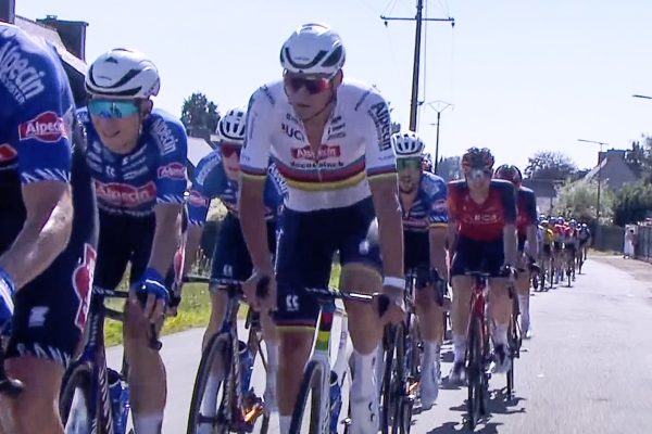 Sledujte naživo Petra Sagana či Mathieu van der Poela v dúhovom drese na pretekoch Bretagne Classic
