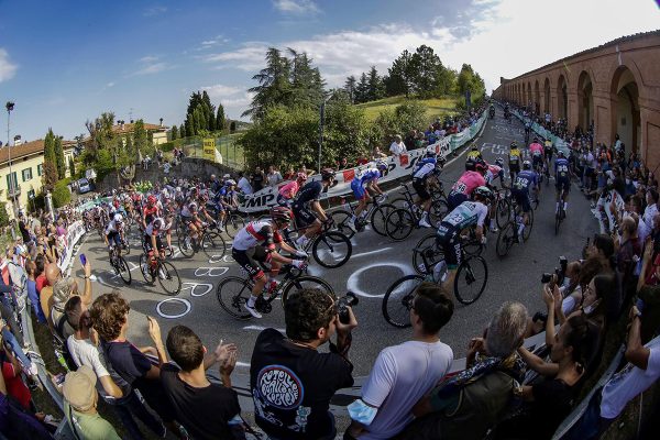 Na klasike Giro dell’Emilia sa zajtra stretnú Pogačar, Roglič, Mas, Carapaz či Bardet