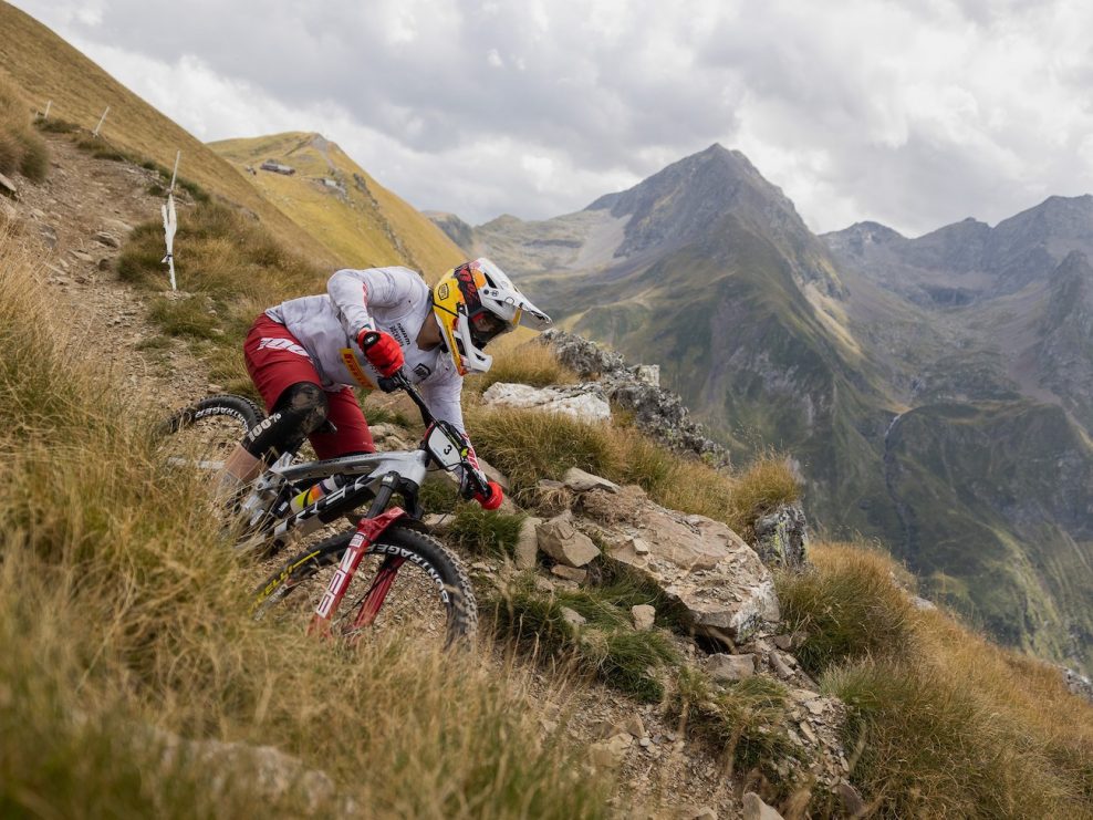 Harriet Harnden odchádza z tímu Trek Factory Racing, ktorý ruší divíziu enduro