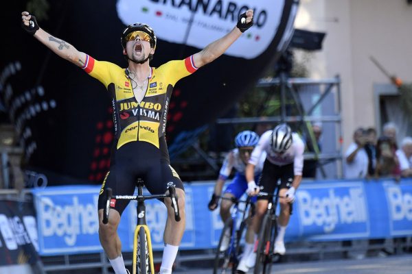 Primož Roglič porazil Tadeja Pogačara a vyhral taliansku klasiku Giro dell’Emilia