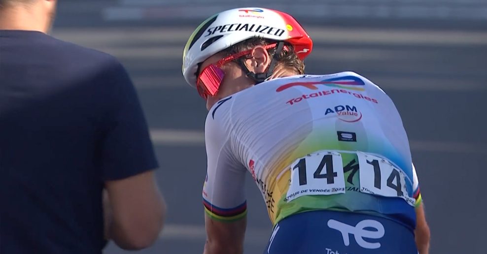 Peter Sagan skončil deviaty na posledn&yacute;ch pretekoch v kari&eacute;re, v z&aacute;vere rozbiehal &scaron;print pre t&iacute;mov&eacute;ho kolegu