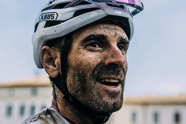 43-ročný Alejandro Valverde najazdil tento rok 26-tisíc kilometrov a vyhráva gravelové preteky