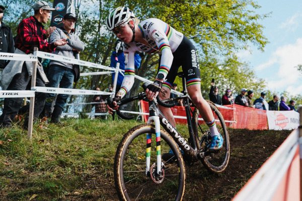 Len 21-ročná Fem van Empel vyhrala už tretie cyklokrosové preteky za sebou