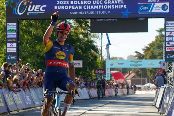 Jasper Stuyven vyhral po 27 km sóle gravelové Majstrovstvá Európy