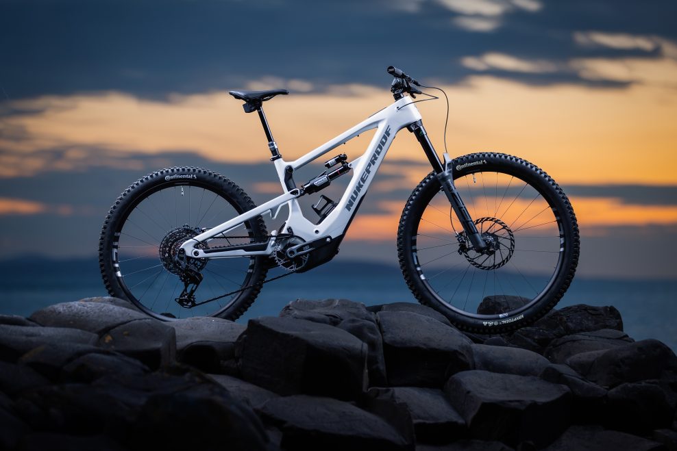 Nukeproof predstavil nov&yacute; elektrobicykel Megawatt Carbon s pohonom SRAM Eagle Powertrain