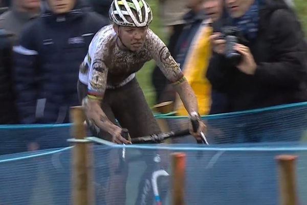 Fem van Empel vyhrala Majstrovstvá Európy a pokračuje v suverénnej dominancii v cyklokrose